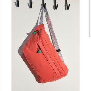 urban outfitters sling bag